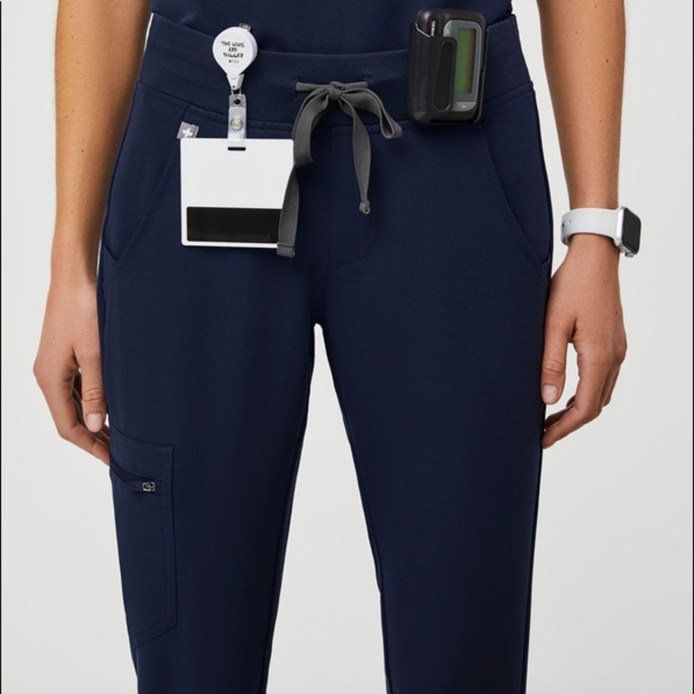 NEW FIGS Zamora Jogger Scrub Pants Size SP in Navy Small Petite - Picture 3 of 8